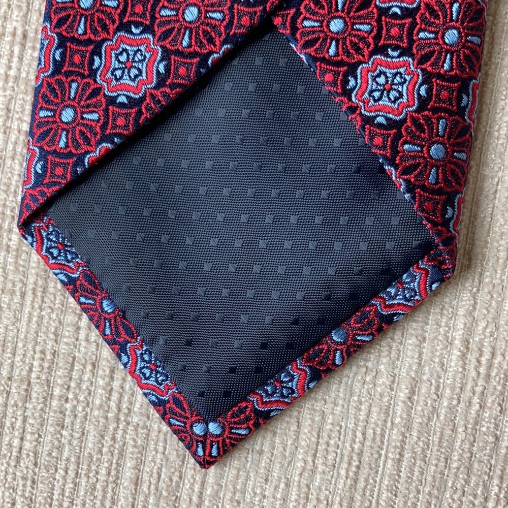 Neiman Marcus red/blue silk patterned tie - Picture 6 of 8